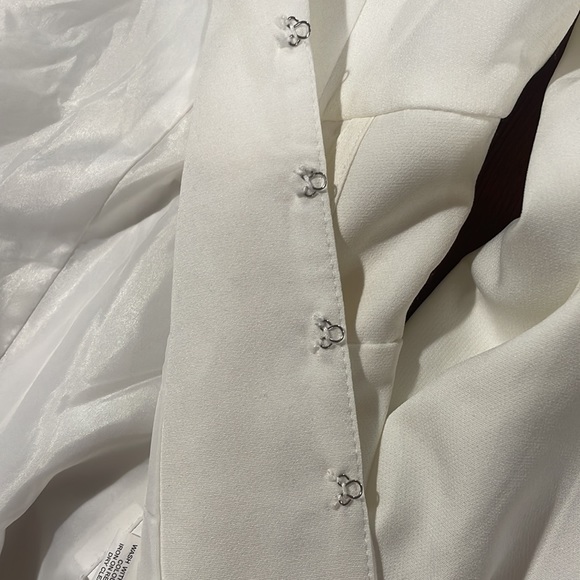 Pretty little thing, white, fitted, blazer with light shoulder padding - Picture 8 of 9